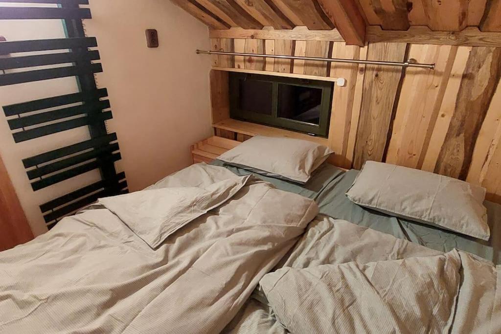 CHALET BORŮVKA - biofarma na samotě v lesích Benesov  Exterior foto