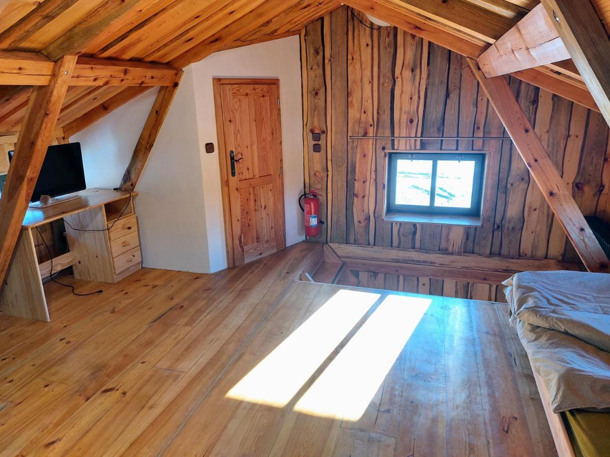 CHALET BORŮVKA - biofarma na samotě v lesích Benesov  Exterior foto